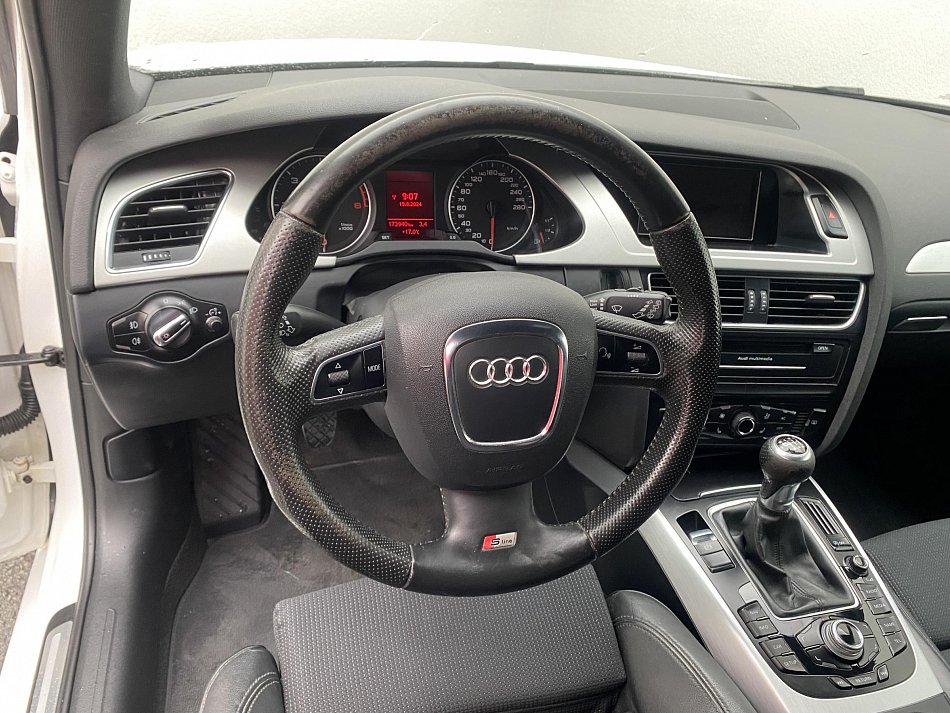 Audi A4 2.0 TDi S-line