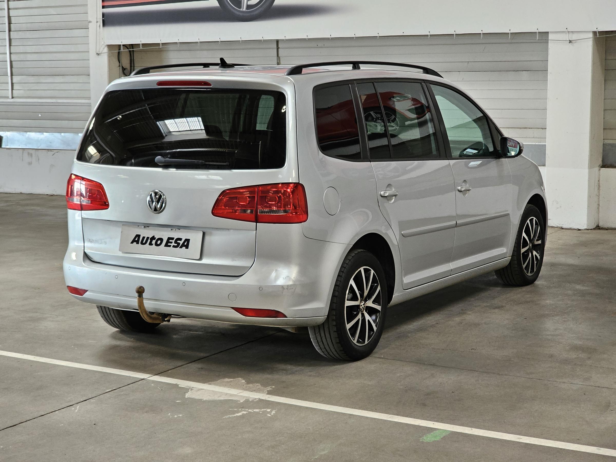 Volkswagen Touran, 2011 - pohled č. 4