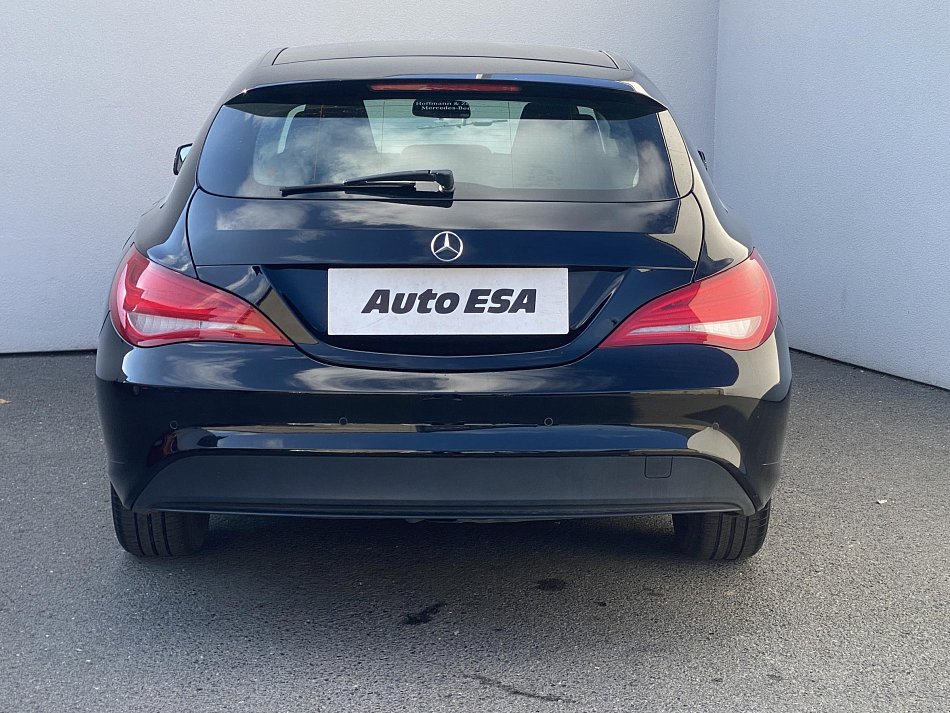 Mercedes-Benz CLA 1.6 i  180