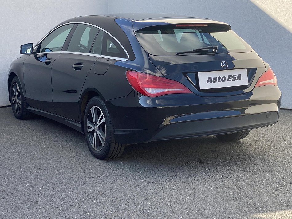 Mercedes-Benz CLA 1.6 i  180