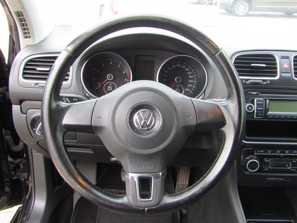 Volkswagen Golf 1.6MPI 