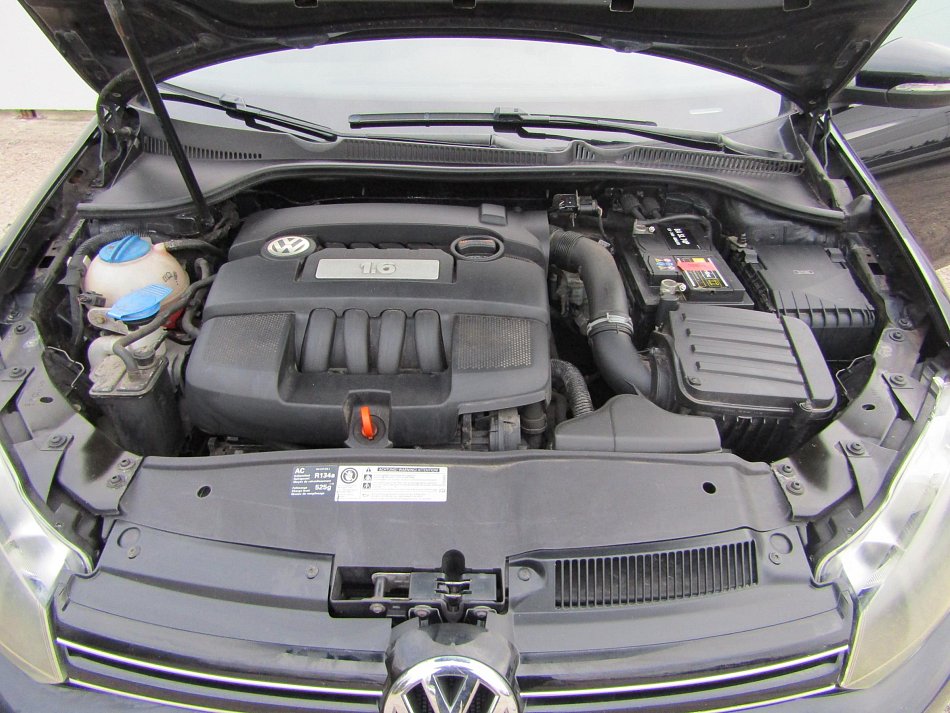 Volkswagen Golf 1.6MPI 