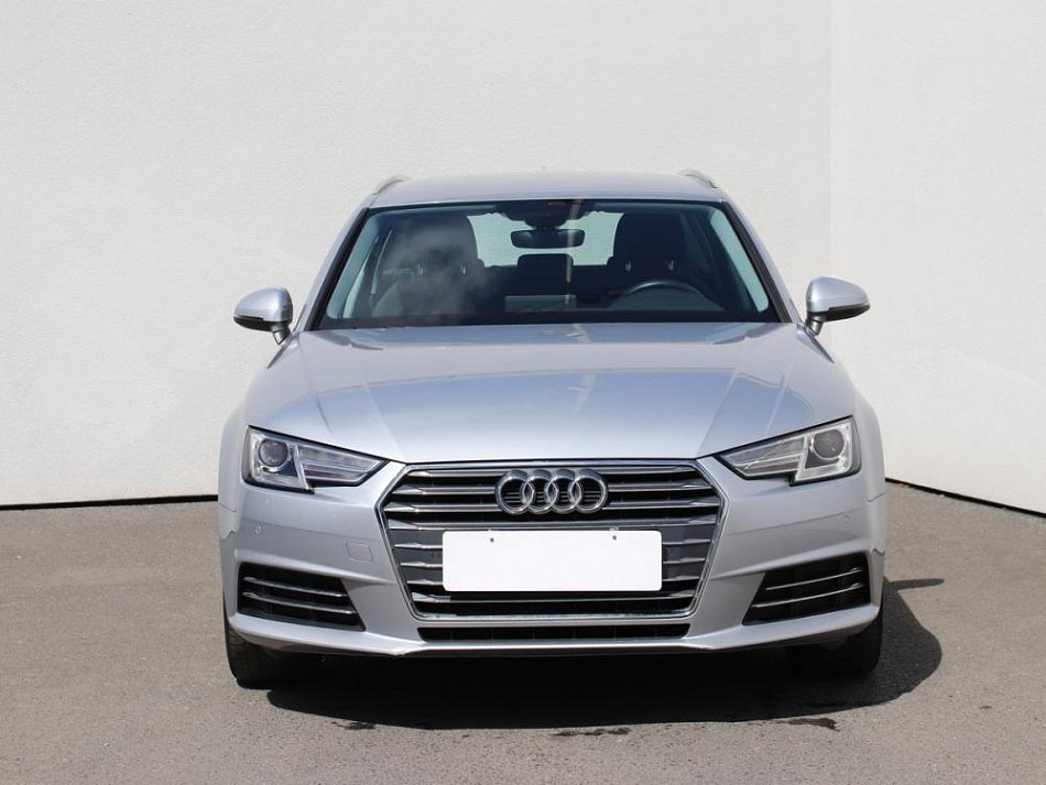 Audi A4 2.0 TDi S-line