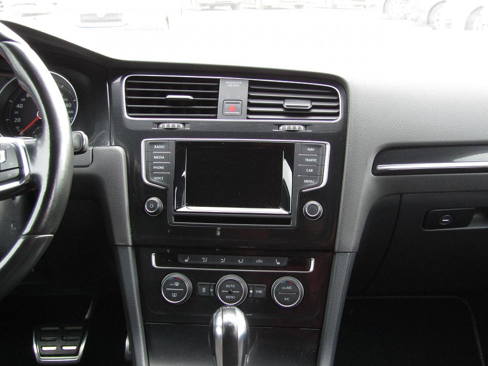 Volkswagen Golf 2.0 TSi 