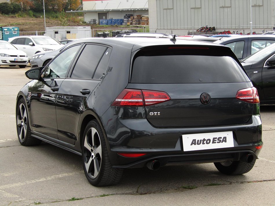 Volkswagen Golf 2.0 TSi 