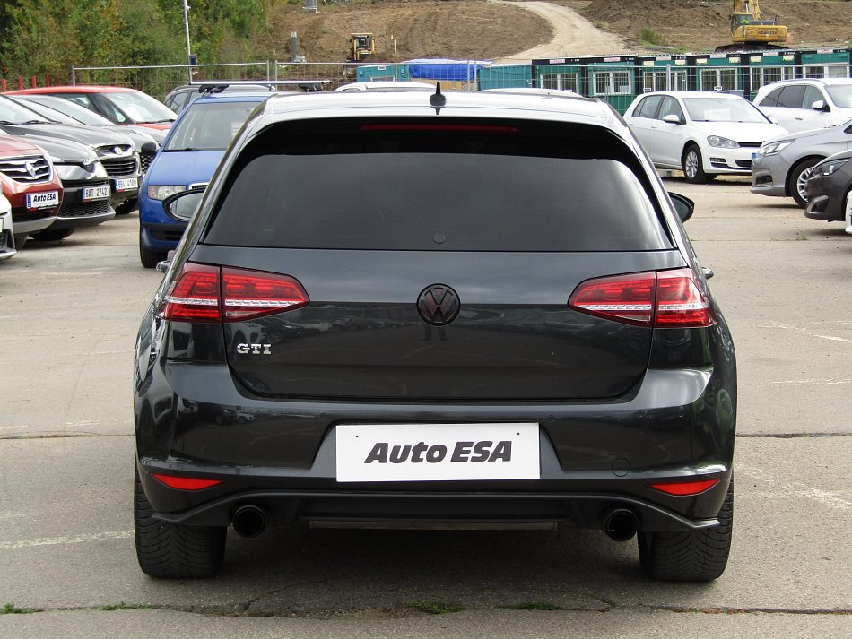 Volkswagen Golf 2.0 TSi 