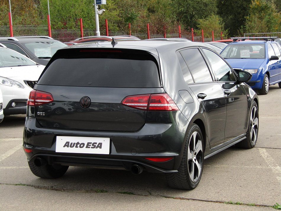 Volkswagen Golf 2.0 TSi 