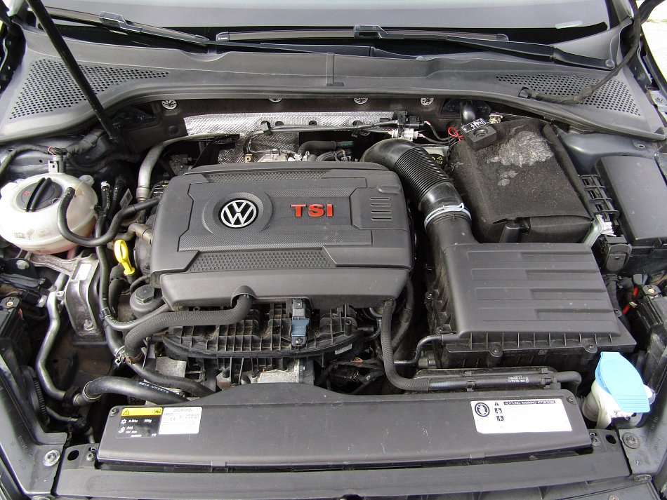 Volkswagen Golf 2.0 TSi 