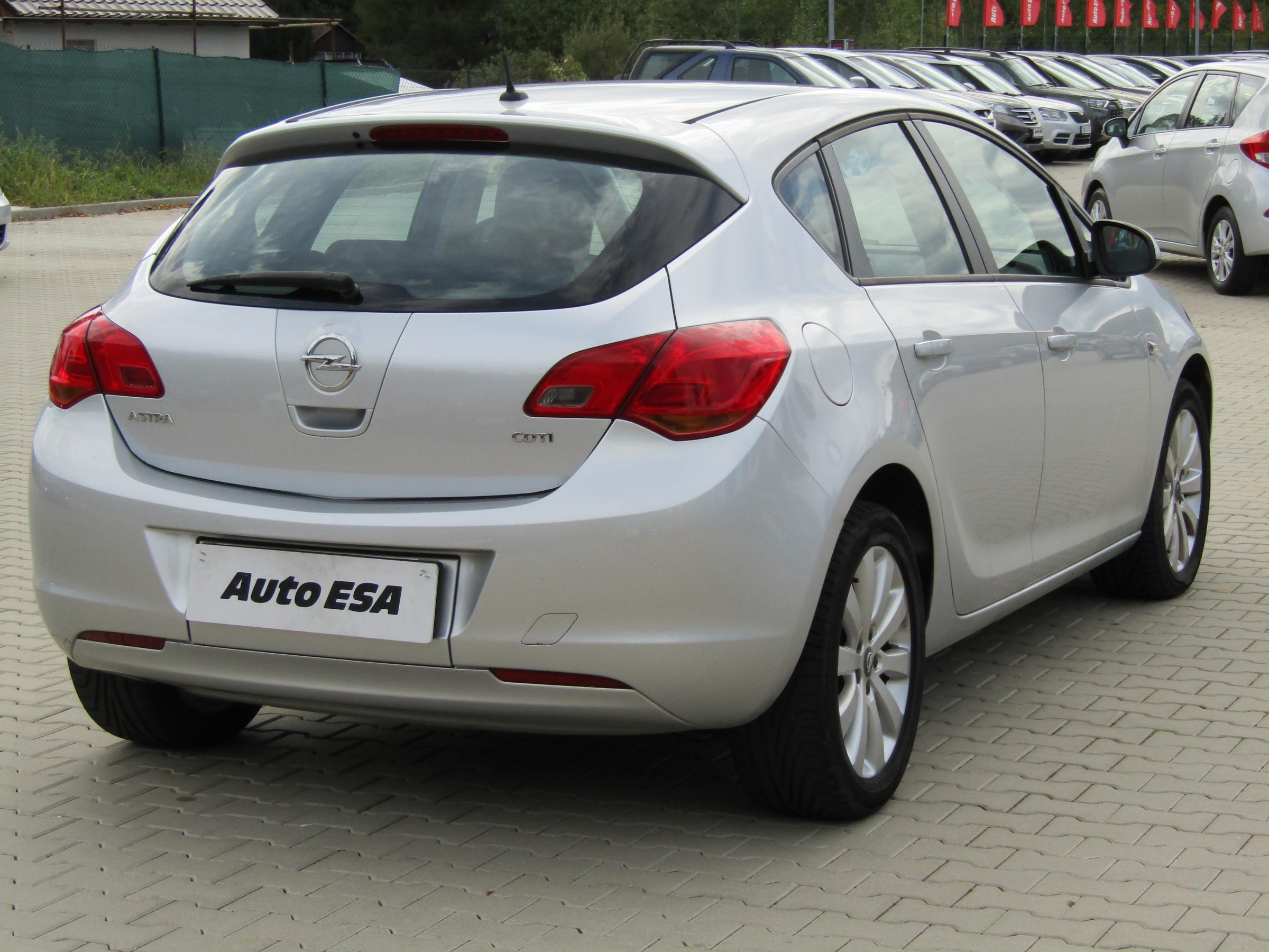 Opel Astra, 2010 - pohled č. 6