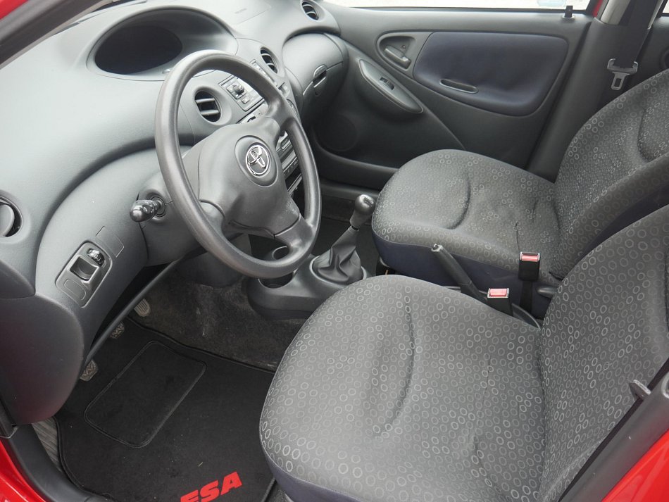 Toyota Yaris 1.0i 