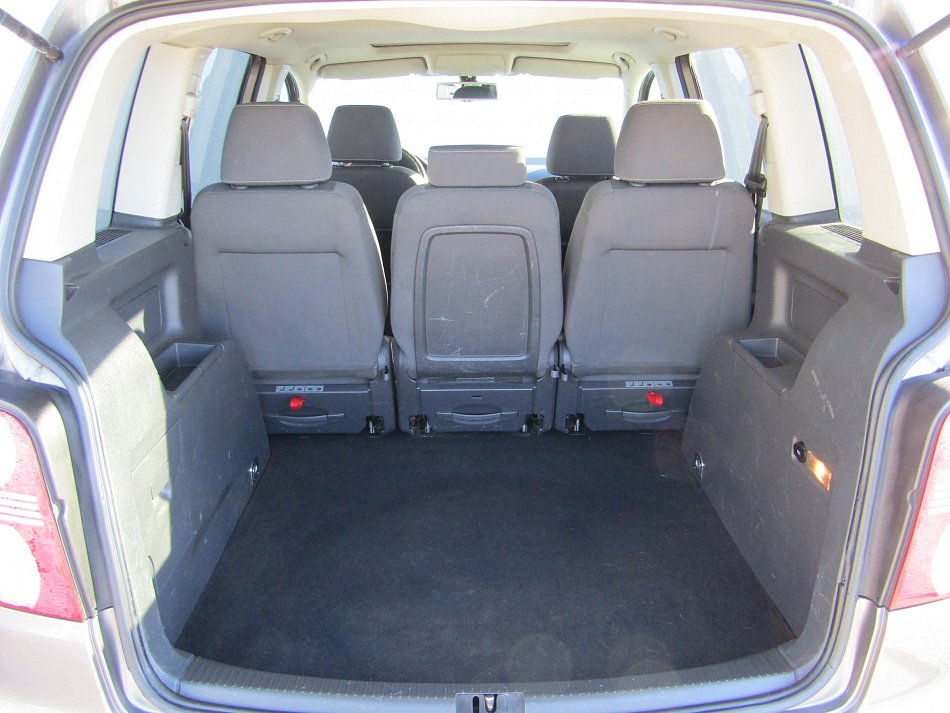 Volkswagen Touran 2.0 TDi 