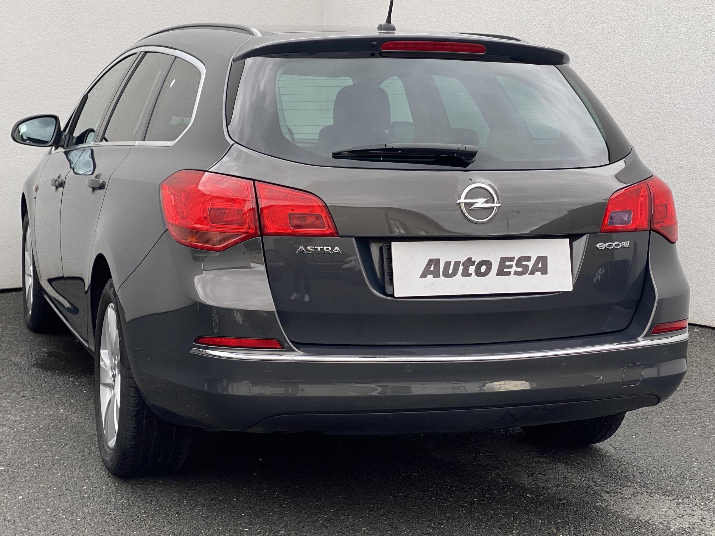 Opel Astra, 2014 - pohled č. 6