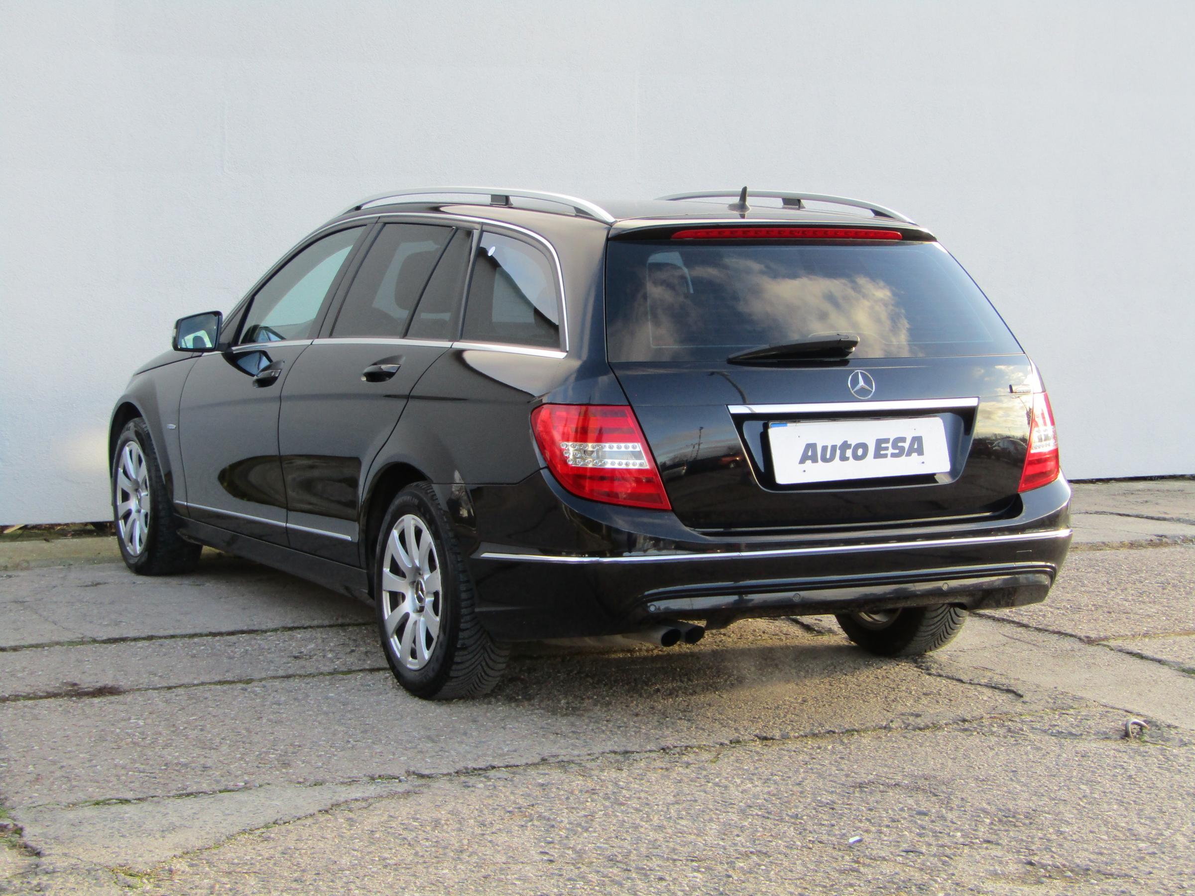 Mercedes-Benz Třída C, 2012 - pohled č. 4