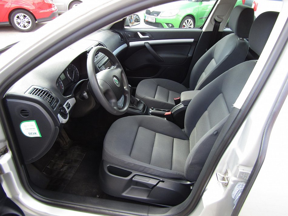 Škoda Octavia II 1.6 MPi Ambiente