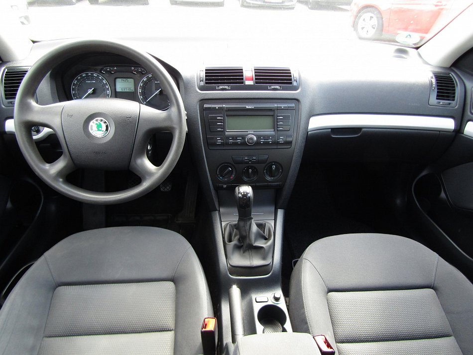 Škoda Octavia II 1.6 MPi Ambiente