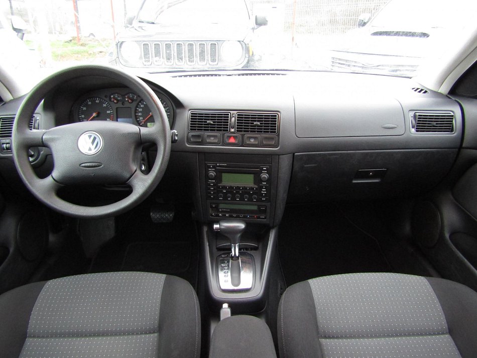 Volkswagen Golf 1.6 i 