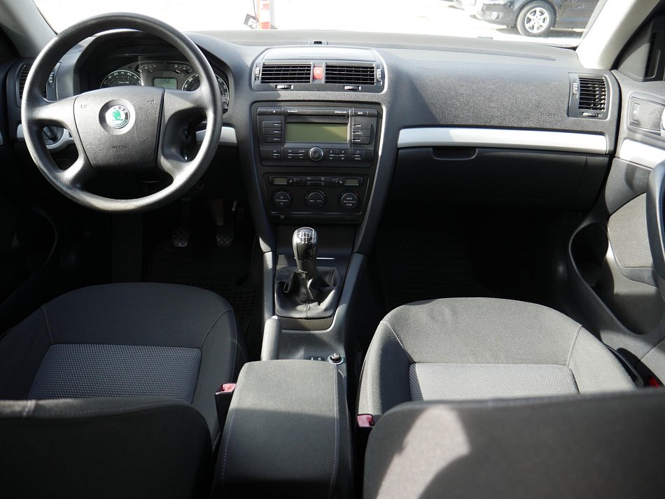 Škoda Octavia II 1.6MPi Ambiente