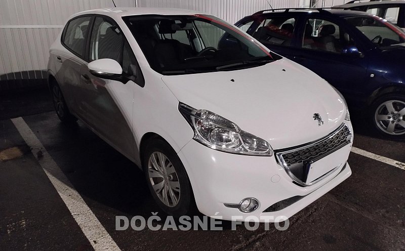 Peugeot 208 1.2i 