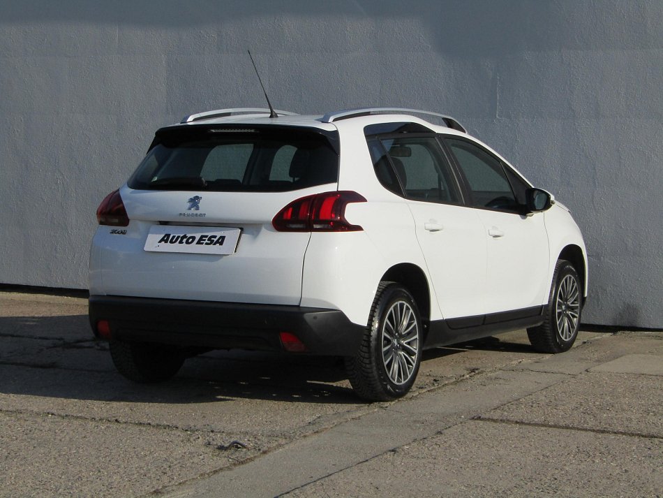 Peugeot 2008 1.2i 