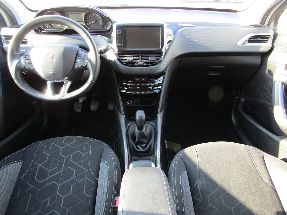 Peugeot 2008 1.2i 