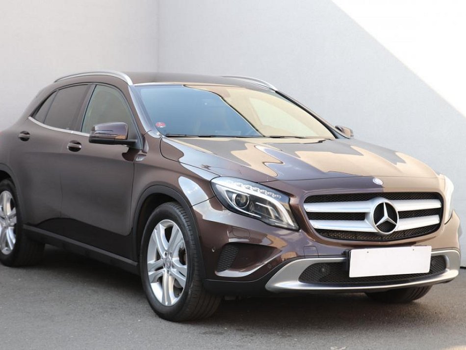 Mercedes-Benz GLA 1.6  200