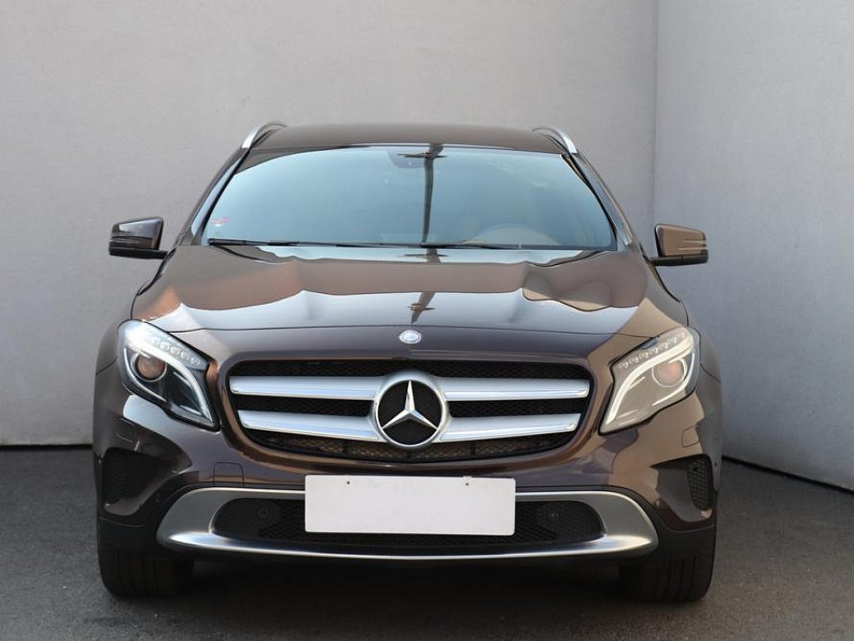 Mercedes-Benz GLA 1.6  200