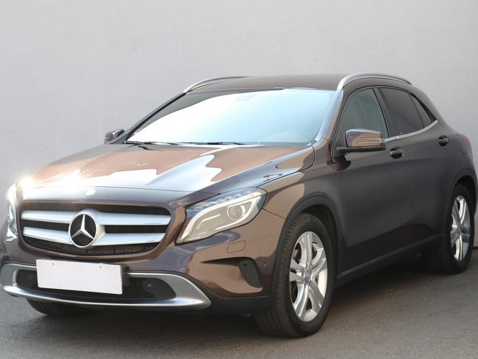 Mercedes-Benz GLA 1.6  200