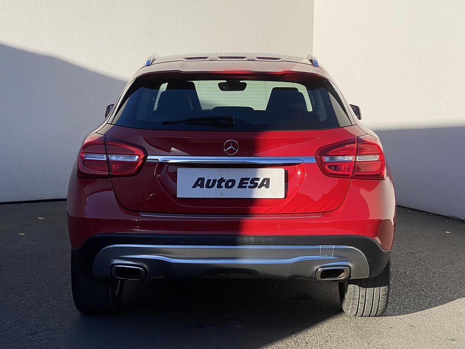 Mercedes-Benz GLA 1.6i  200