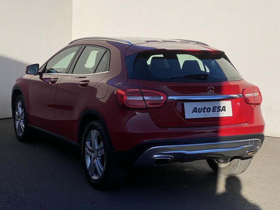 Mercedes-Benz GLA 1.6i  200