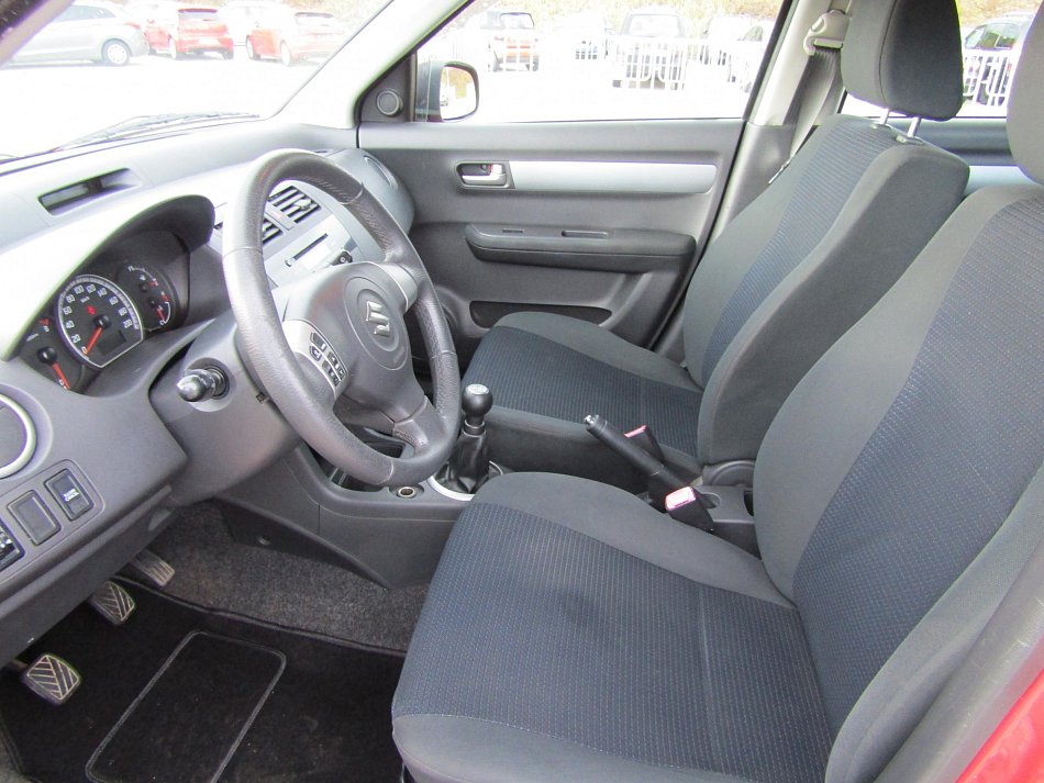 Suzuki Swift 1.3 i 