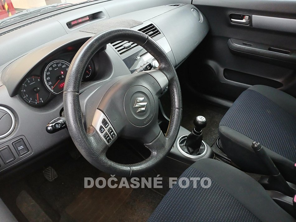 Suzuki Swift 1.3 i 