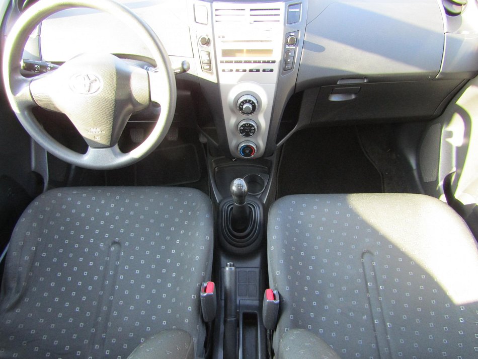 Toyota Yaris 1.0 VVTi Cool