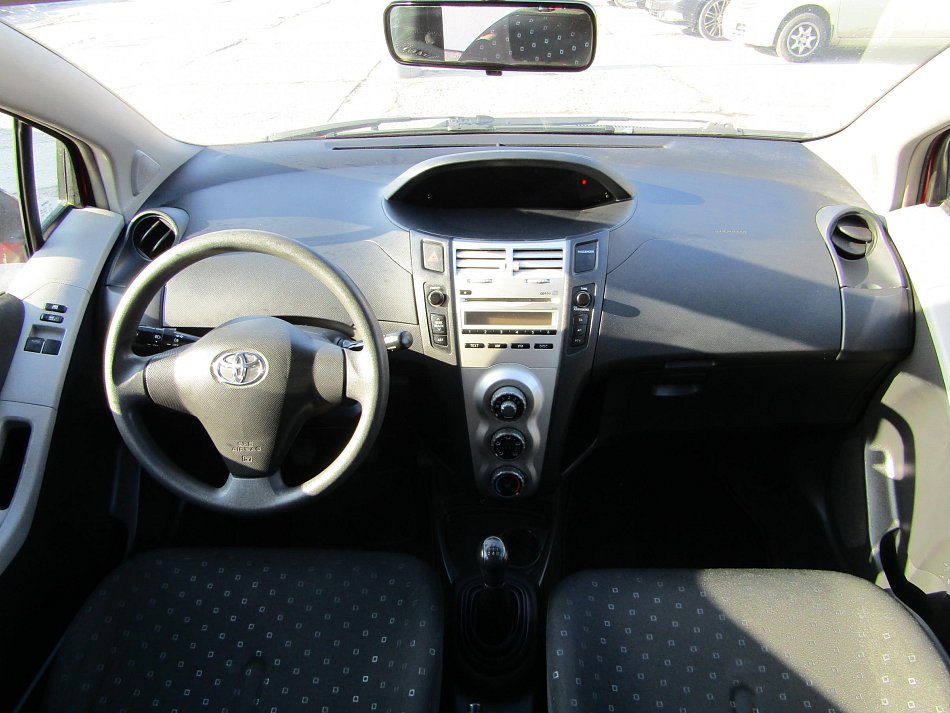 Toyota Yaris 1.0 VVTi Cool