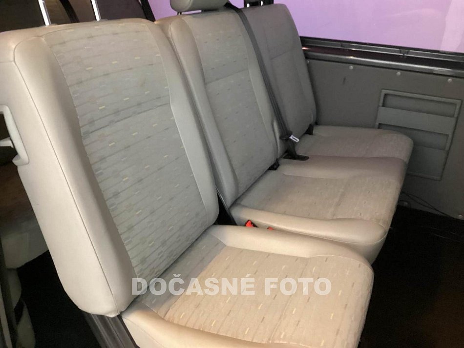 Volkswagen Transporter 2.0 TDi  8míst