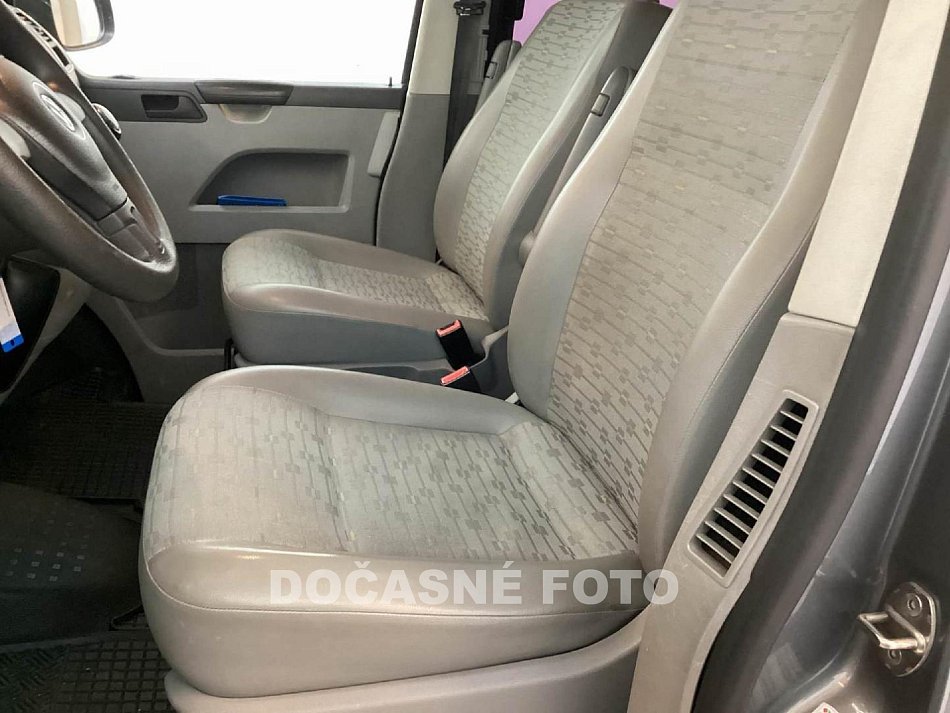 Volkswagen Transporter 2.0 TDi  8míst