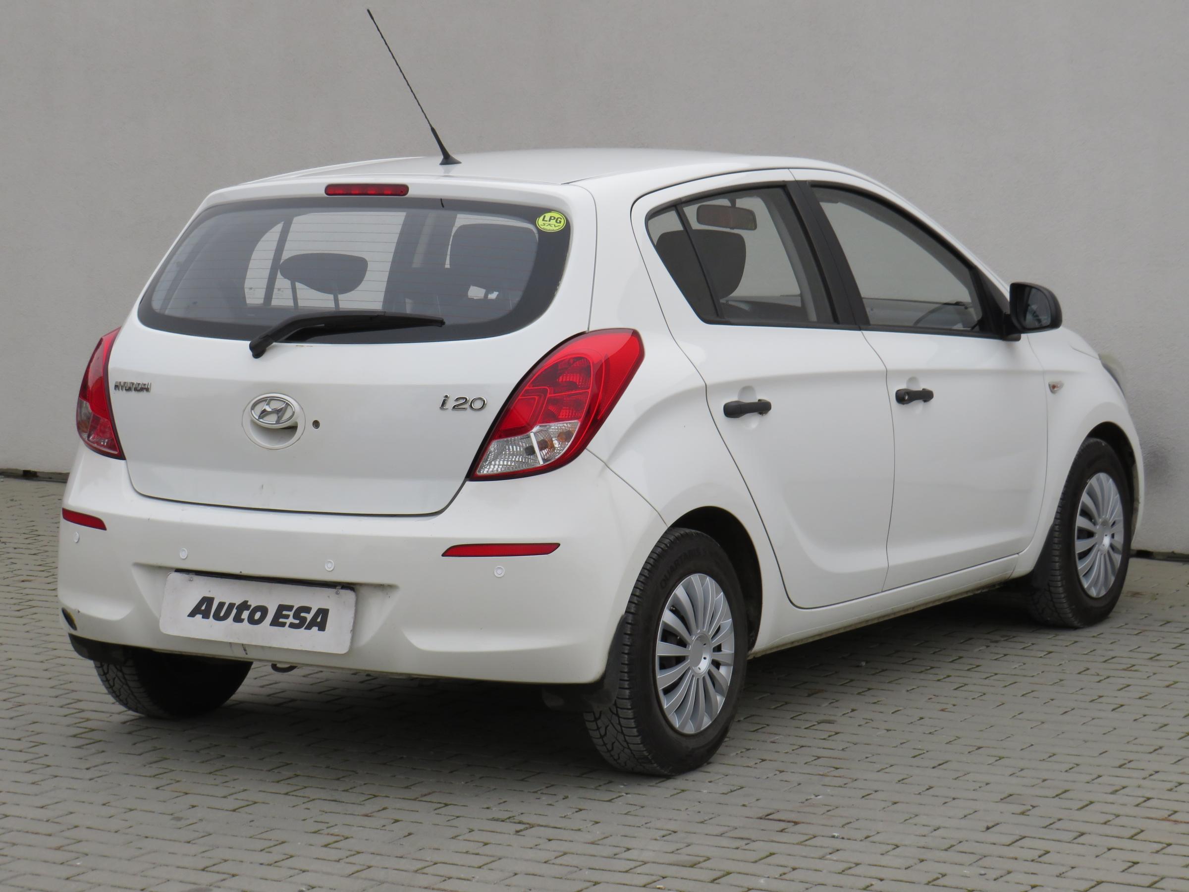 Hyundai i20, 2013 - pohled č. 4