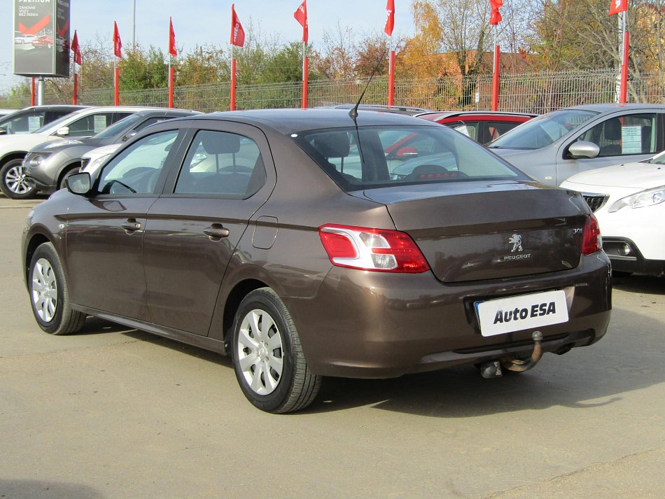 Peugeot 301 1.6 VTi 