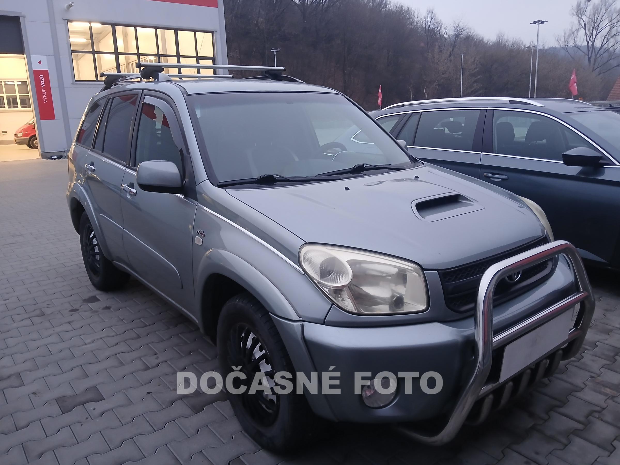 Toyota RAV4, 2005