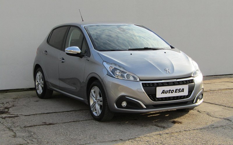 Peugeot 208 1.2 Signature