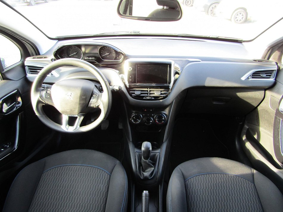 Peugeot 208 1.2 Signature