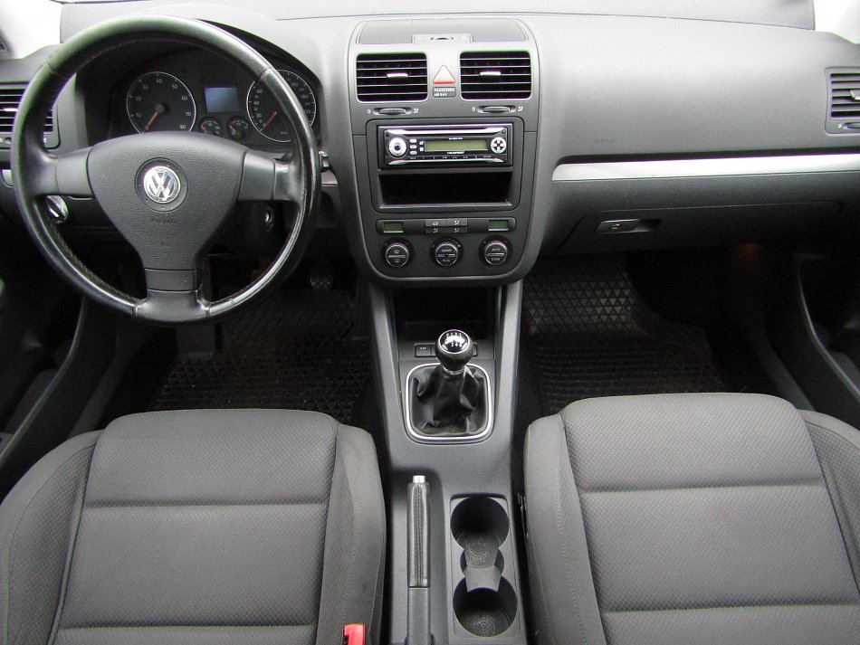 Volkswagen Golf 1.6 FSi 