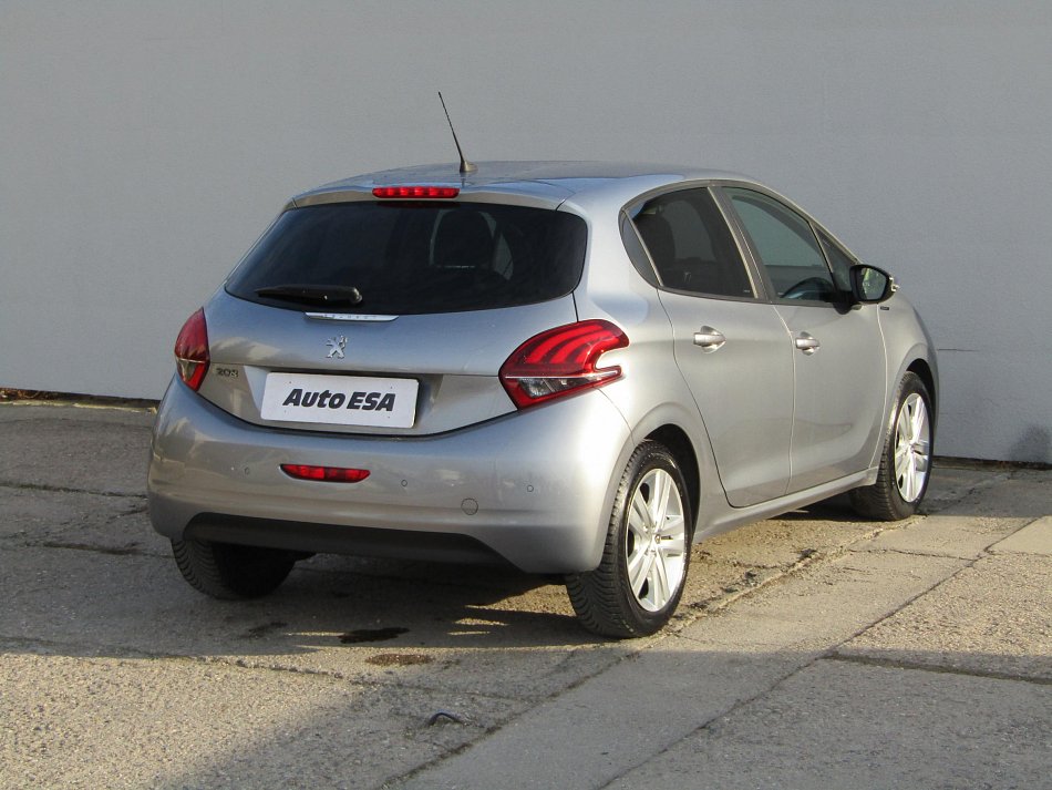 Peugeot 208 1.2 Signature