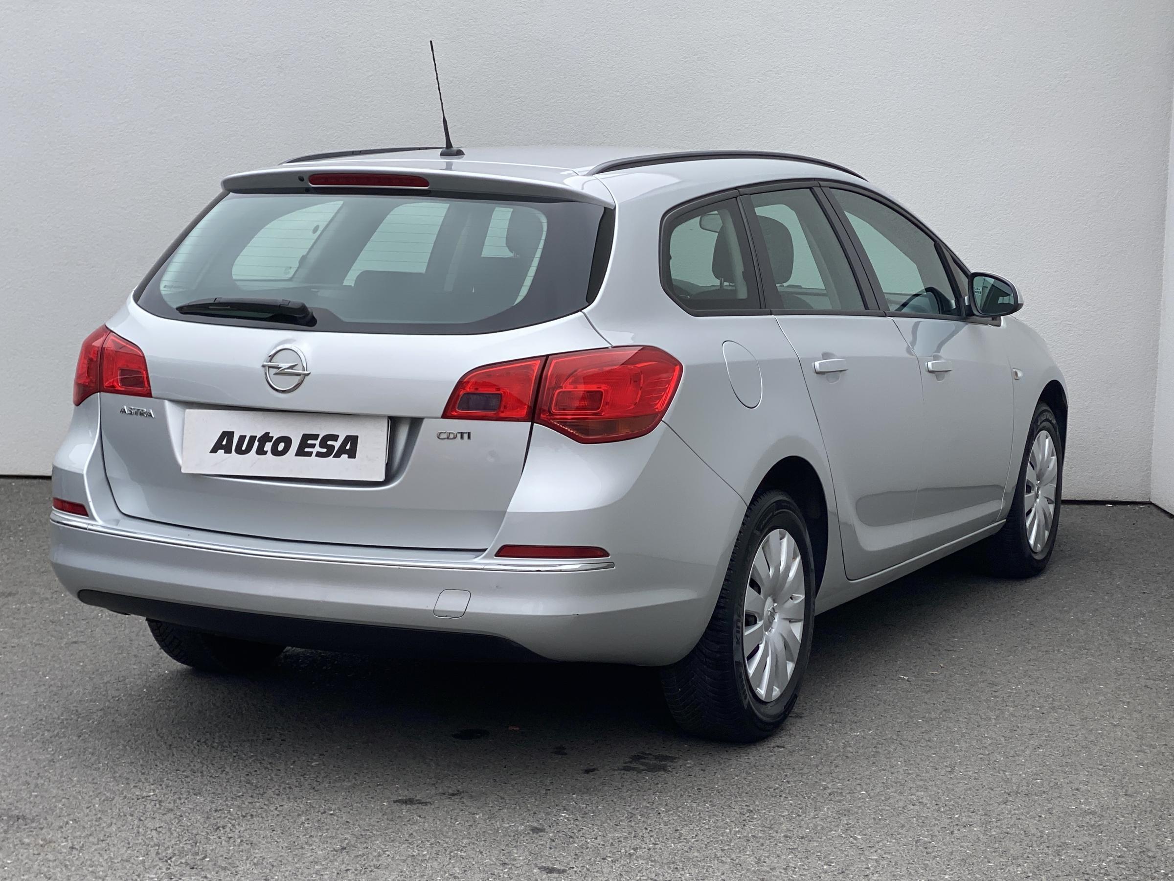 Opel Astra, 2015 - pohled č. 4