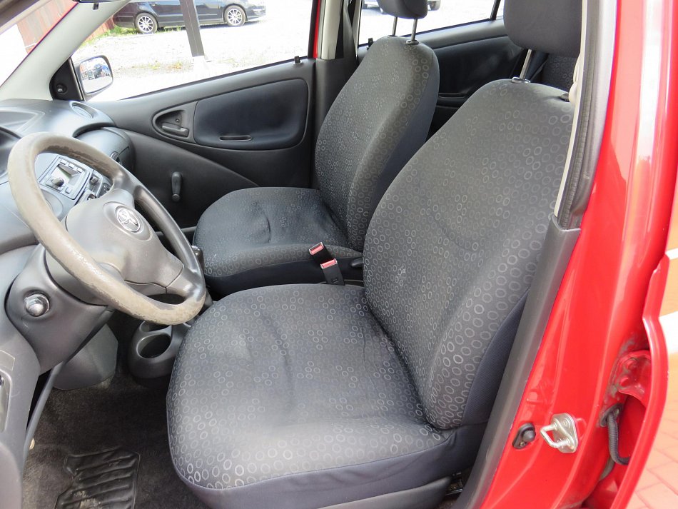 Toyota Yaris 1.0i 