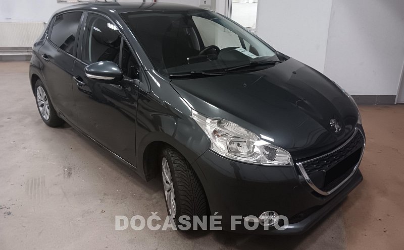 Peugeot 208 1.2i 