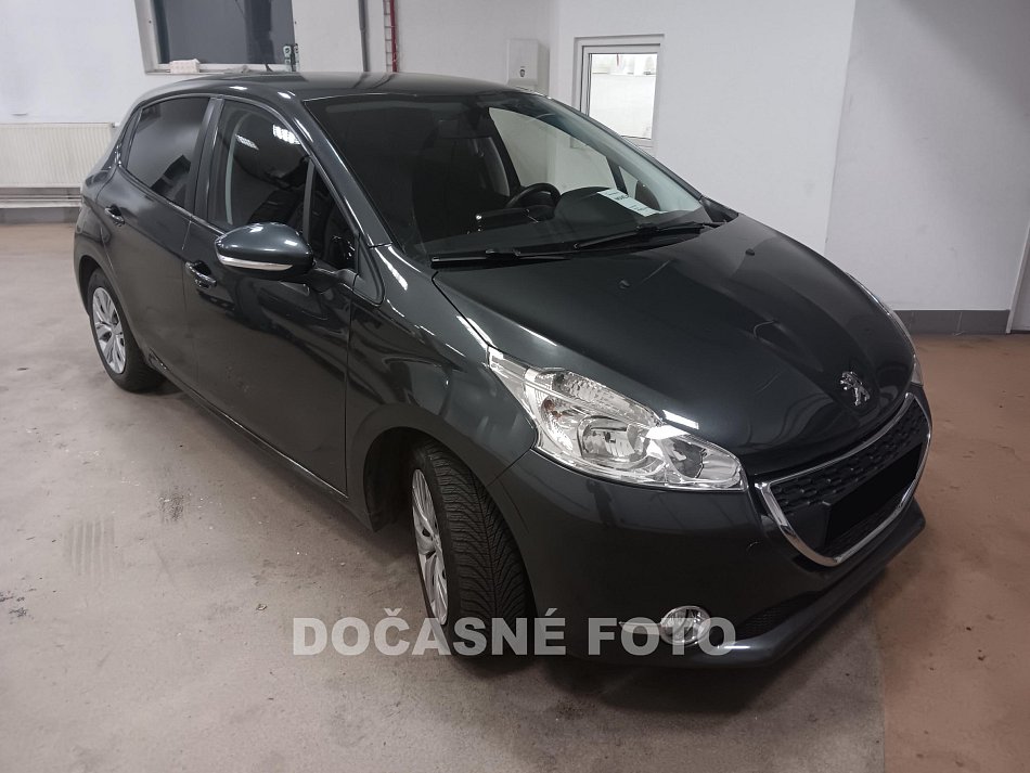 Peugeot 208 1.2i 