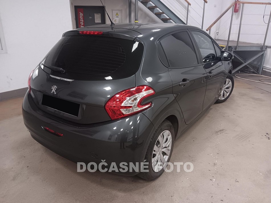 Peugeot 208 1.2i 