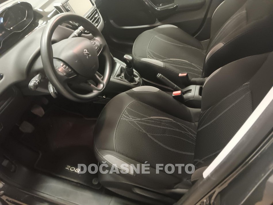 Peugeot 208 1.2i 