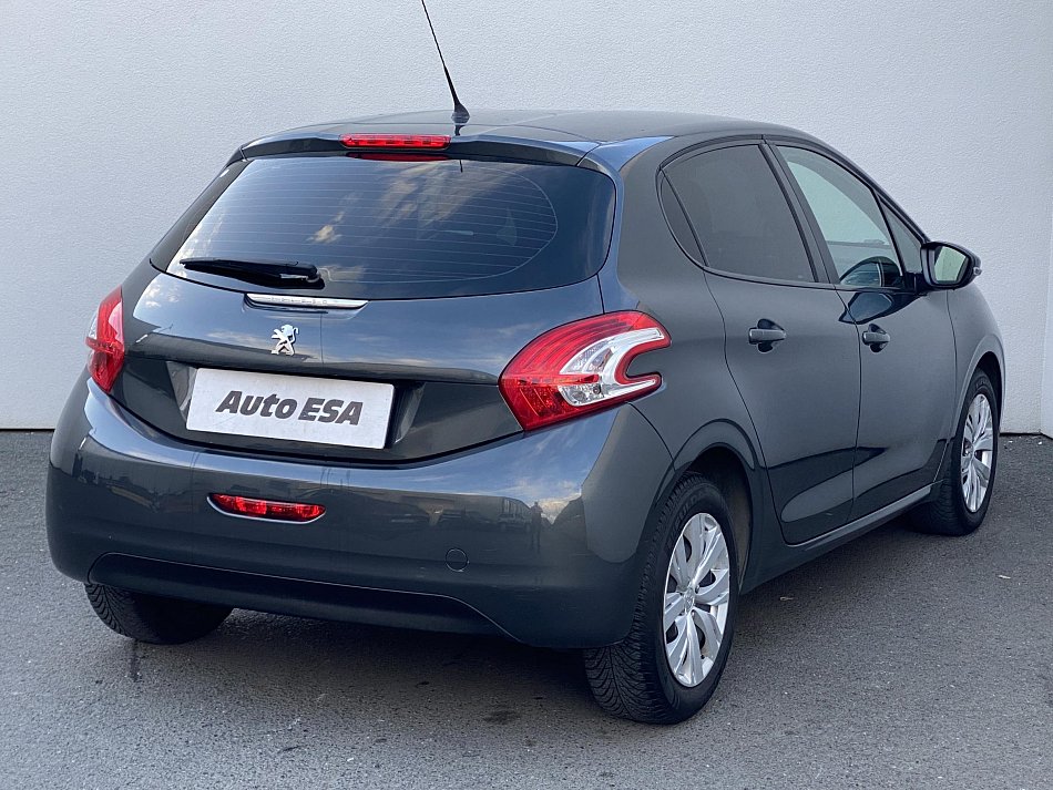 Peugeot 208 1.2i 