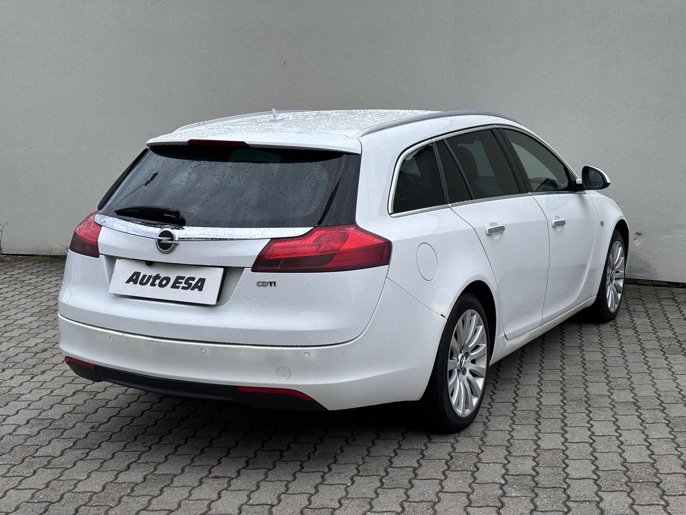 Opel Insignia, 2011 - pohled č. 4